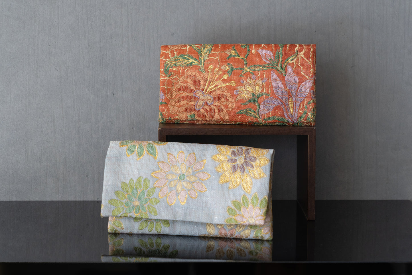 【プレミアム懐紙入れ/引箔】ベール織の懐紙入れ(瑞祥ベール織/飛び唐花柄)