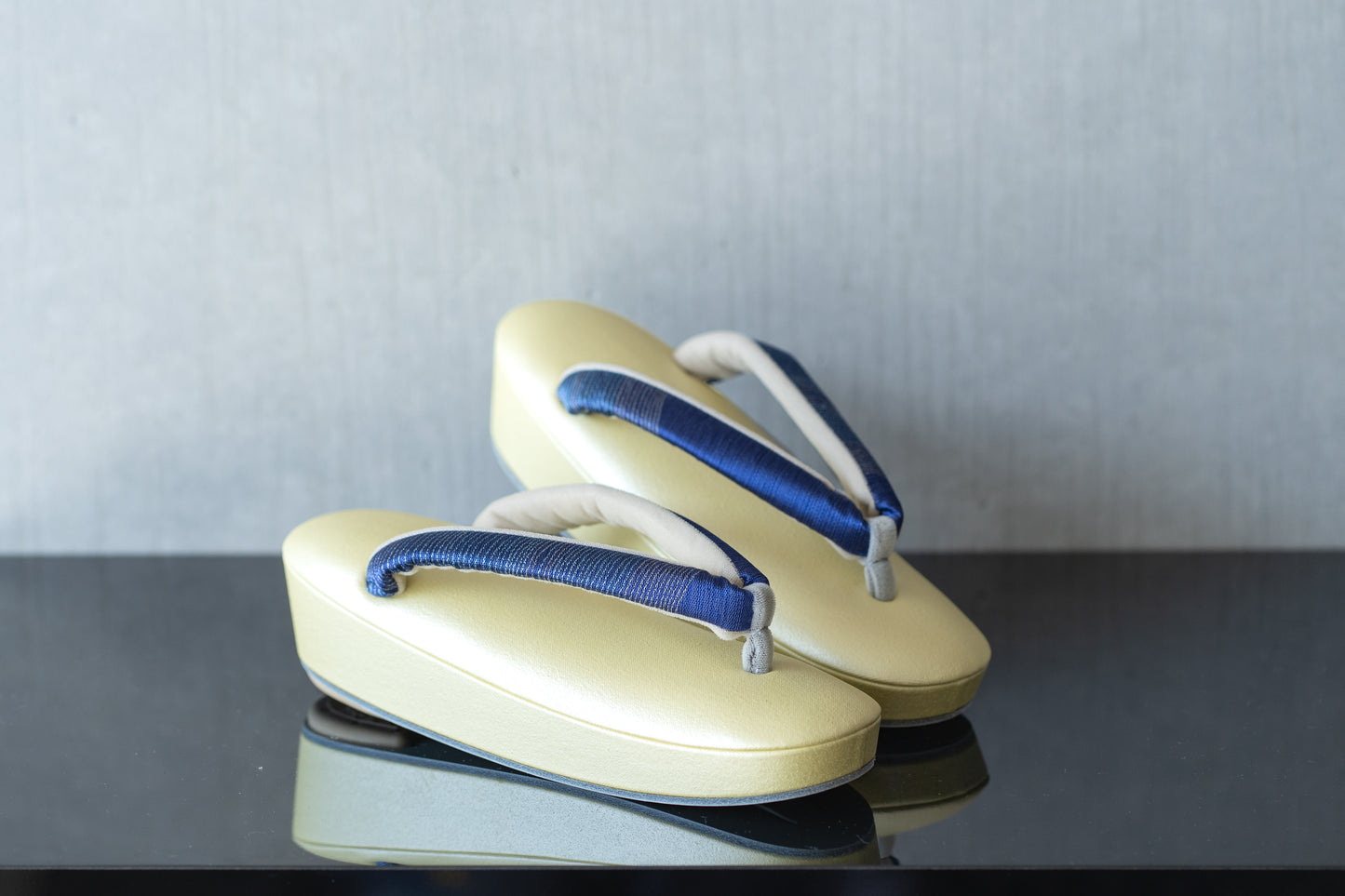 挿上げ【作楽の真綿入り草履M/一段台(ダックジュエル)】バームクーヘンの花緒