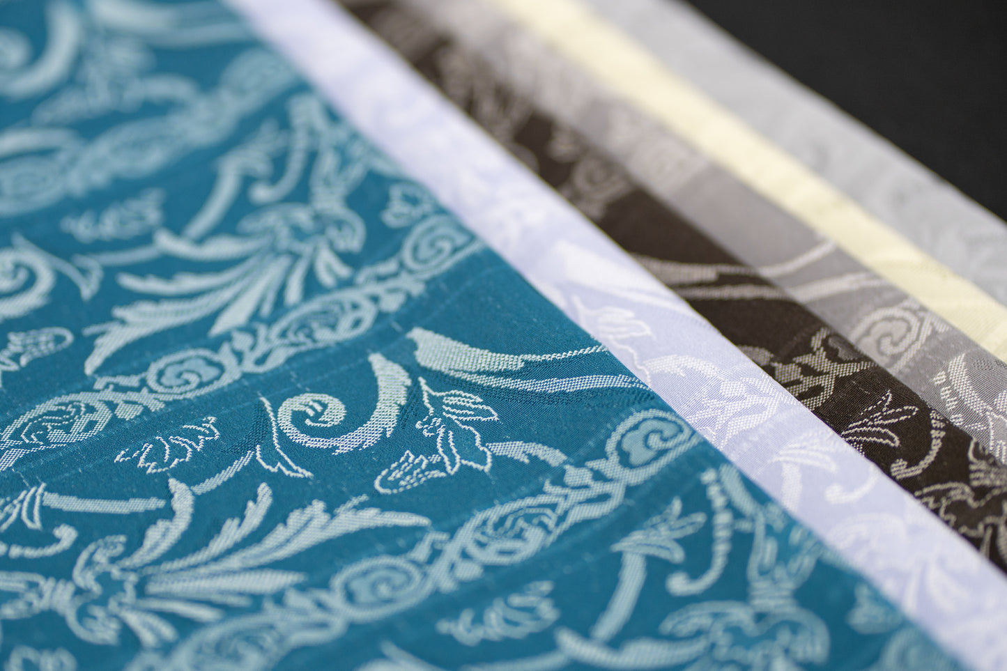 【仙福屋の防染糸織り帯揚げ】 アラベスク文様