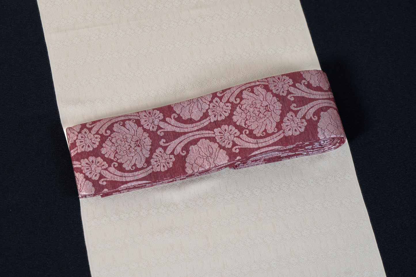 即納品/Online限定【紗楽の角帯】総紗縫/轡唐草文(くつわからくさもん)臙脂色 10