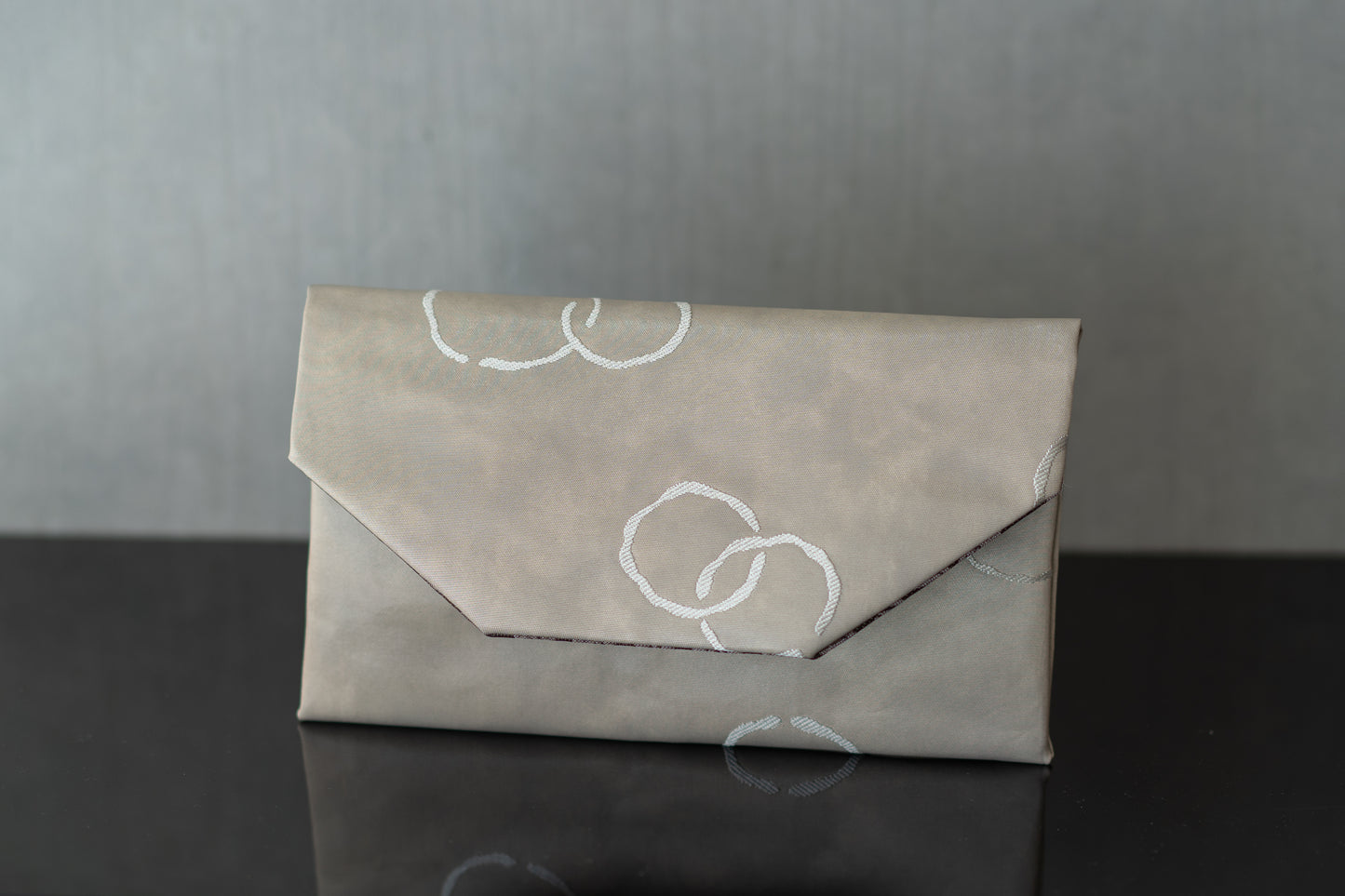 【仙福屋のご朱印帳袋】輪違い文様・ベージュ/瑞祥錦引箔