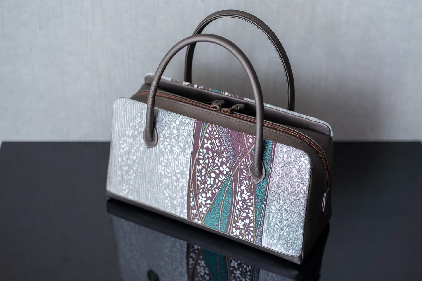 【麹塵染の利休バッグ】線調子に小花/紹巴織