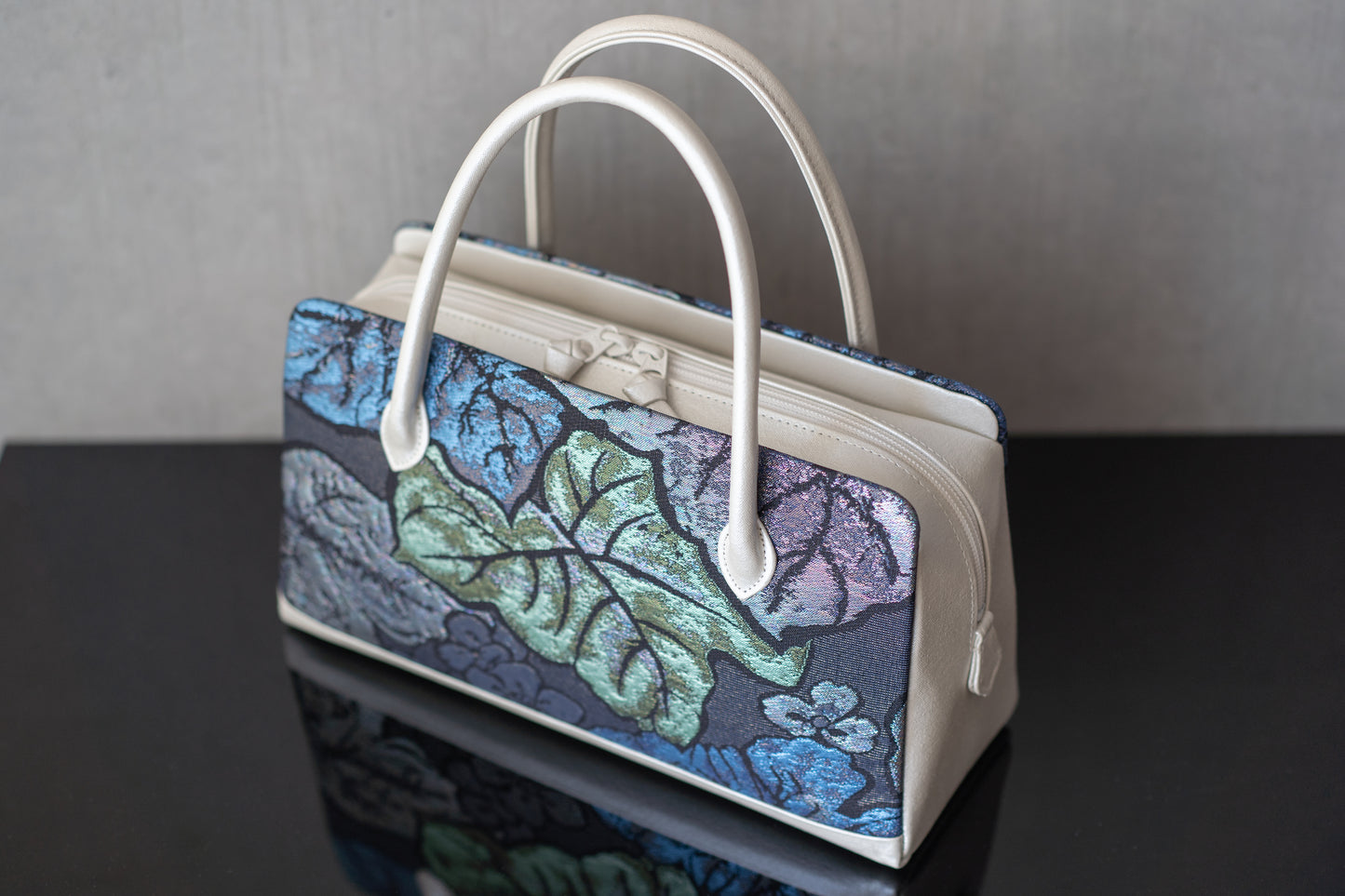 【しぼ織の利休バッグ】アールヌーボー葡萄柄