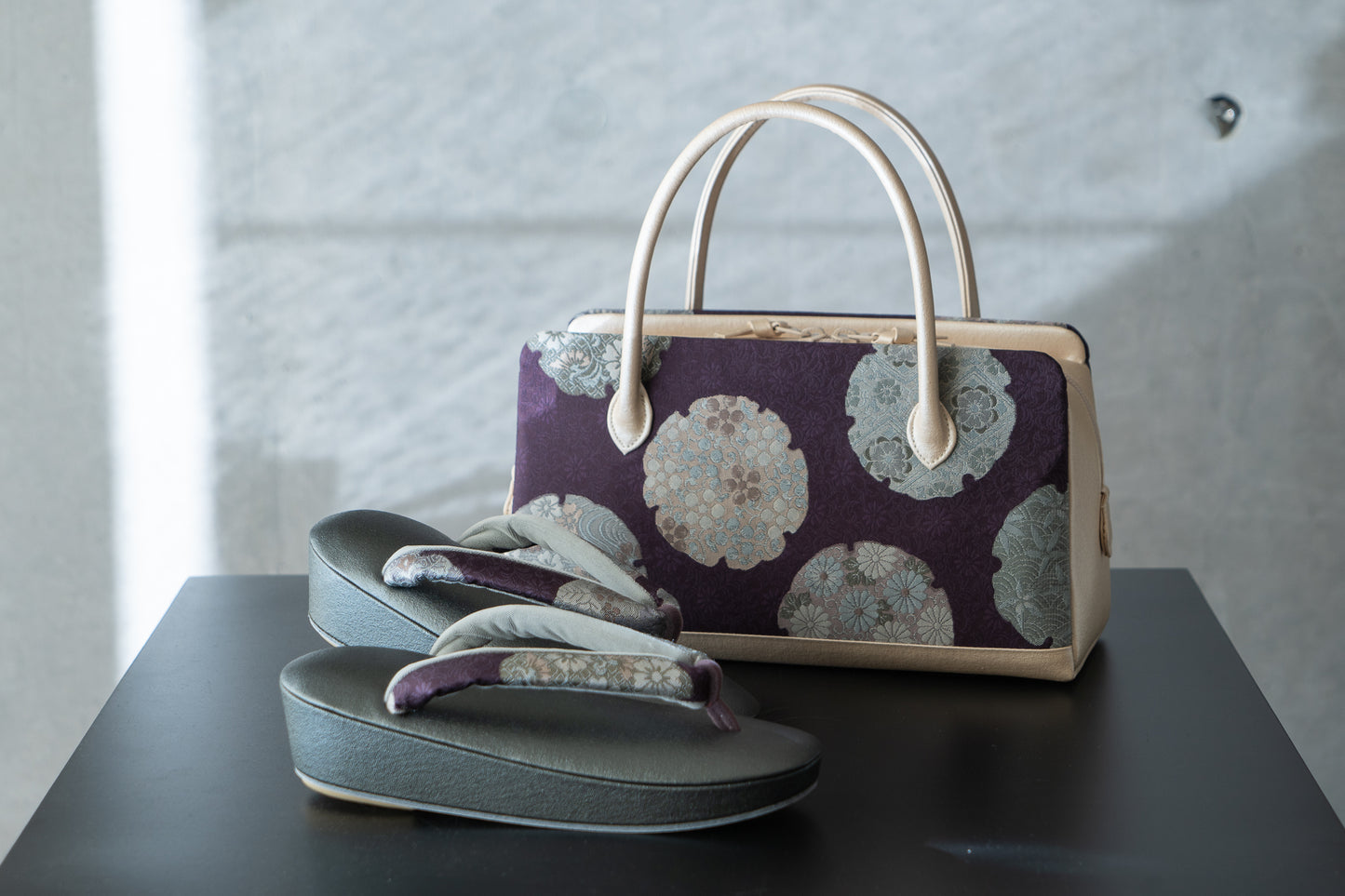 挿上げ【麹塵染の真綿入り草履M】雪輪柄/ダックジュエル