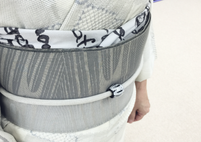 【アリス柄の帯揚げ】モノトーン(オールシーズン)/premium帯揚げ