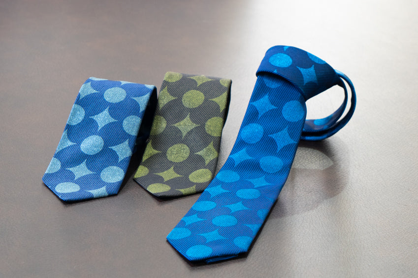 西陣織のネクタイ(御召)/南蛮七宝文様【空色×藍】