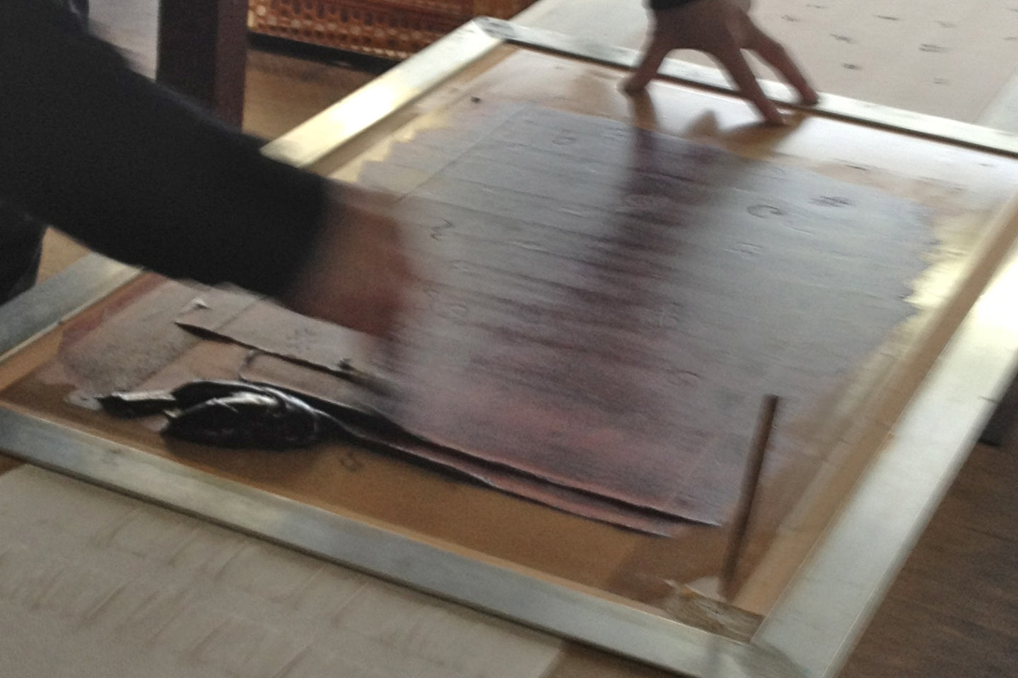 【アリス柄の帯揚げ】紫グレー