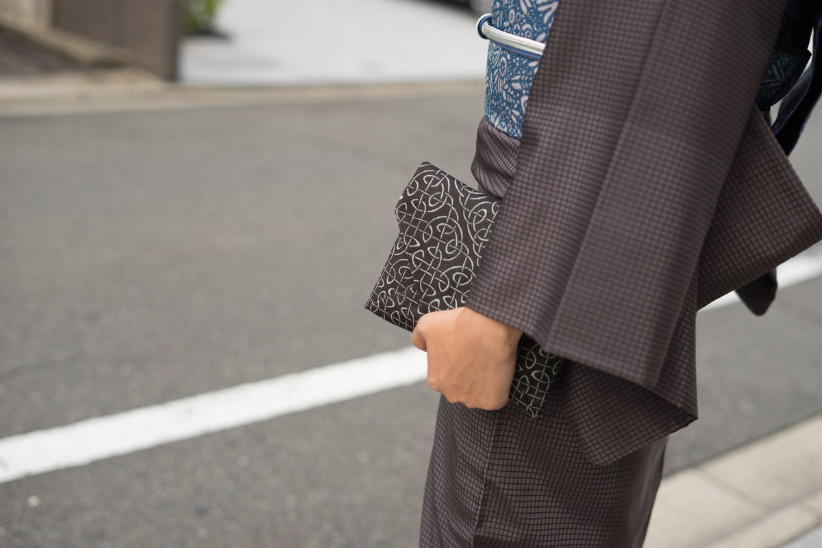 Celticの数寄屋袋【紹巴織(ケルト文様/漆黒×青磁色)】