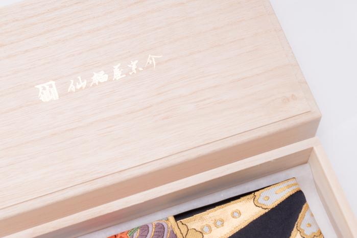 Online限定【金銀花の懐紙入れ】紹巴織/割り付け草花柄