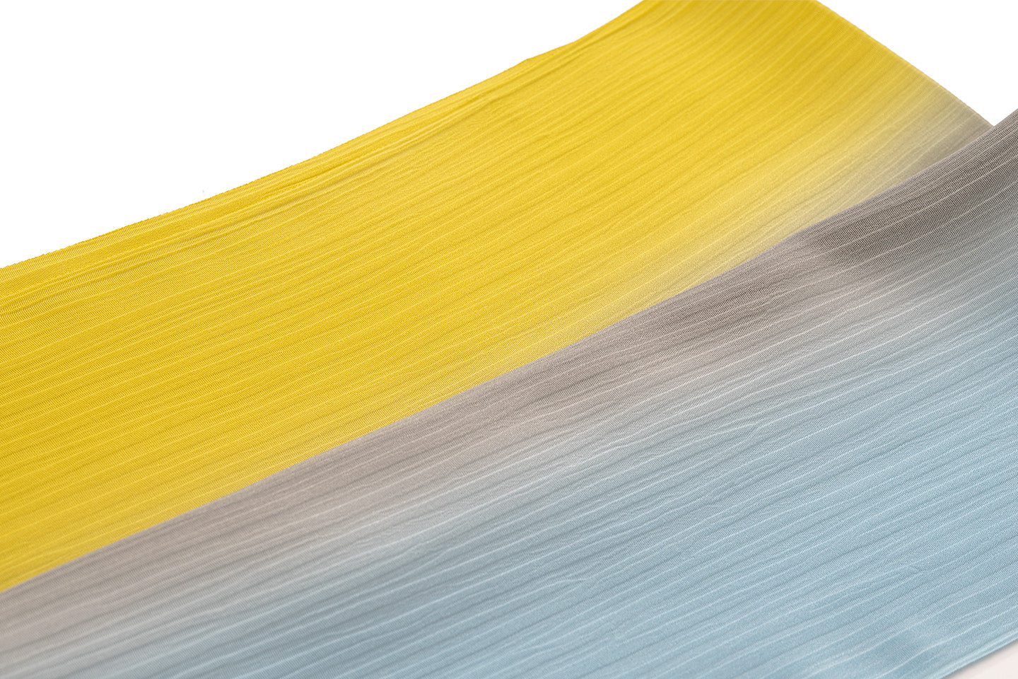 【仙福屋の三色ぼかし帯揚げ】楊柳地紋