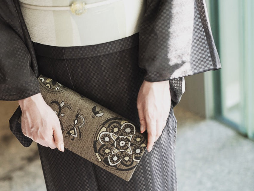 織物のクラッチバッグについて／特に南蛮七宝文様