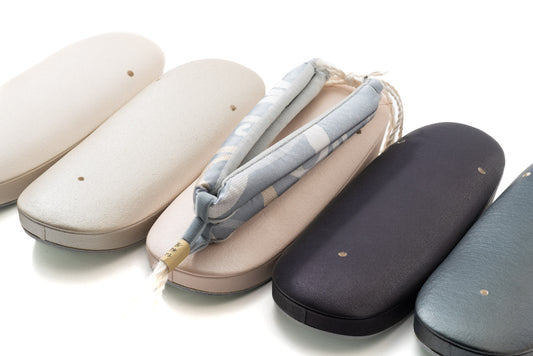 花緒と台を選ぶ、受注制作の草履