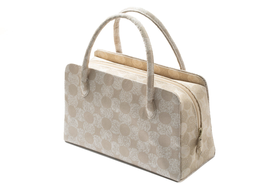 バッグを7点掲載しました