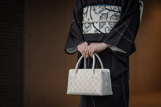帯のバッグが“見た目以上に軽い”と言われる理由
