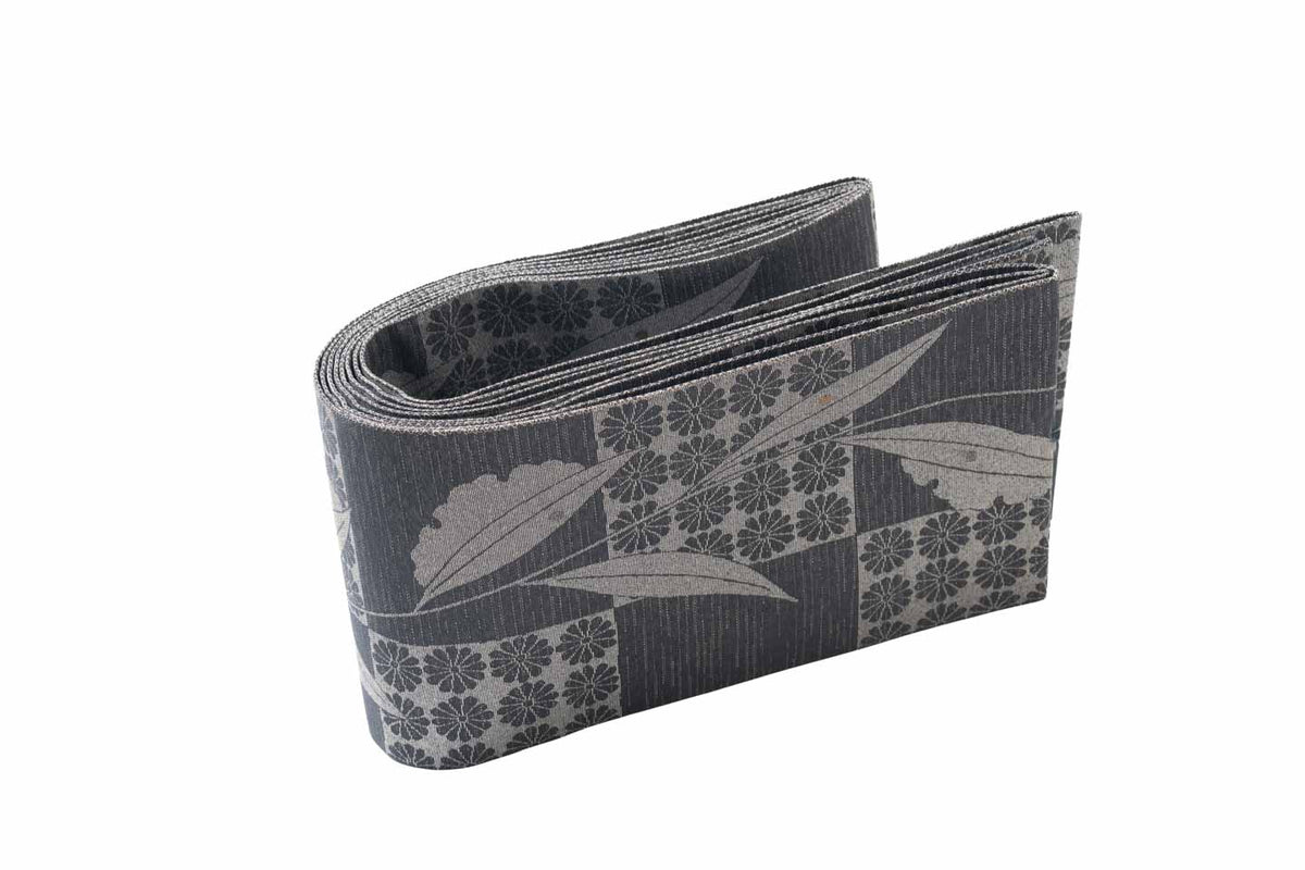 Online限定/即納品【総紗縫の半巾】市松に雪持柳(藍グレー色)の配色と素材感が分かる写真
