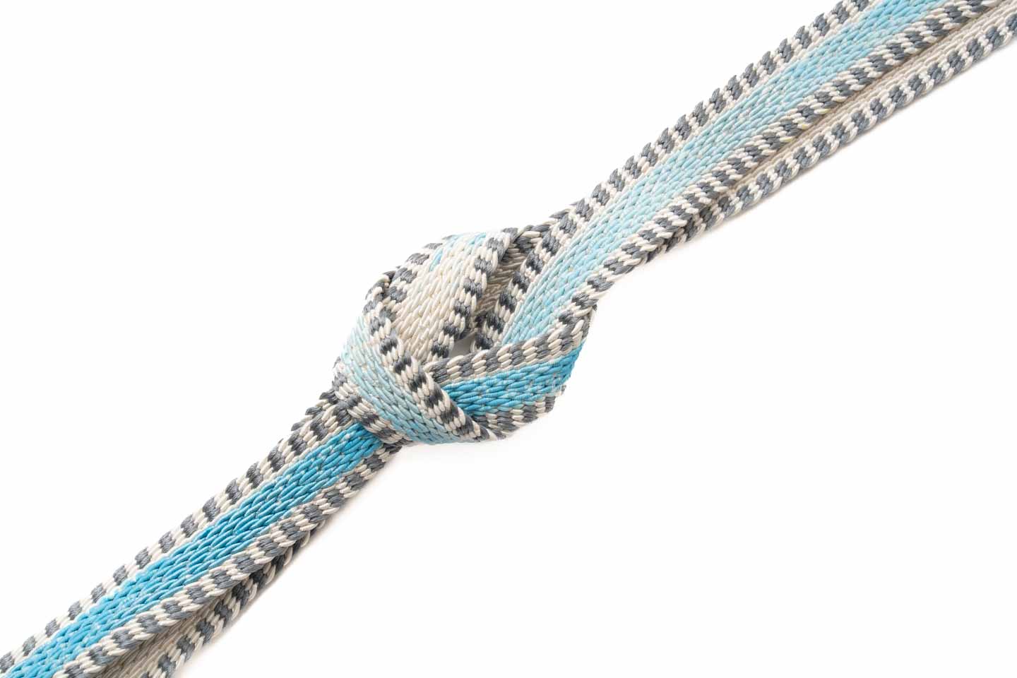 【夏三井寺組の帯締め（手組み）】白×水色