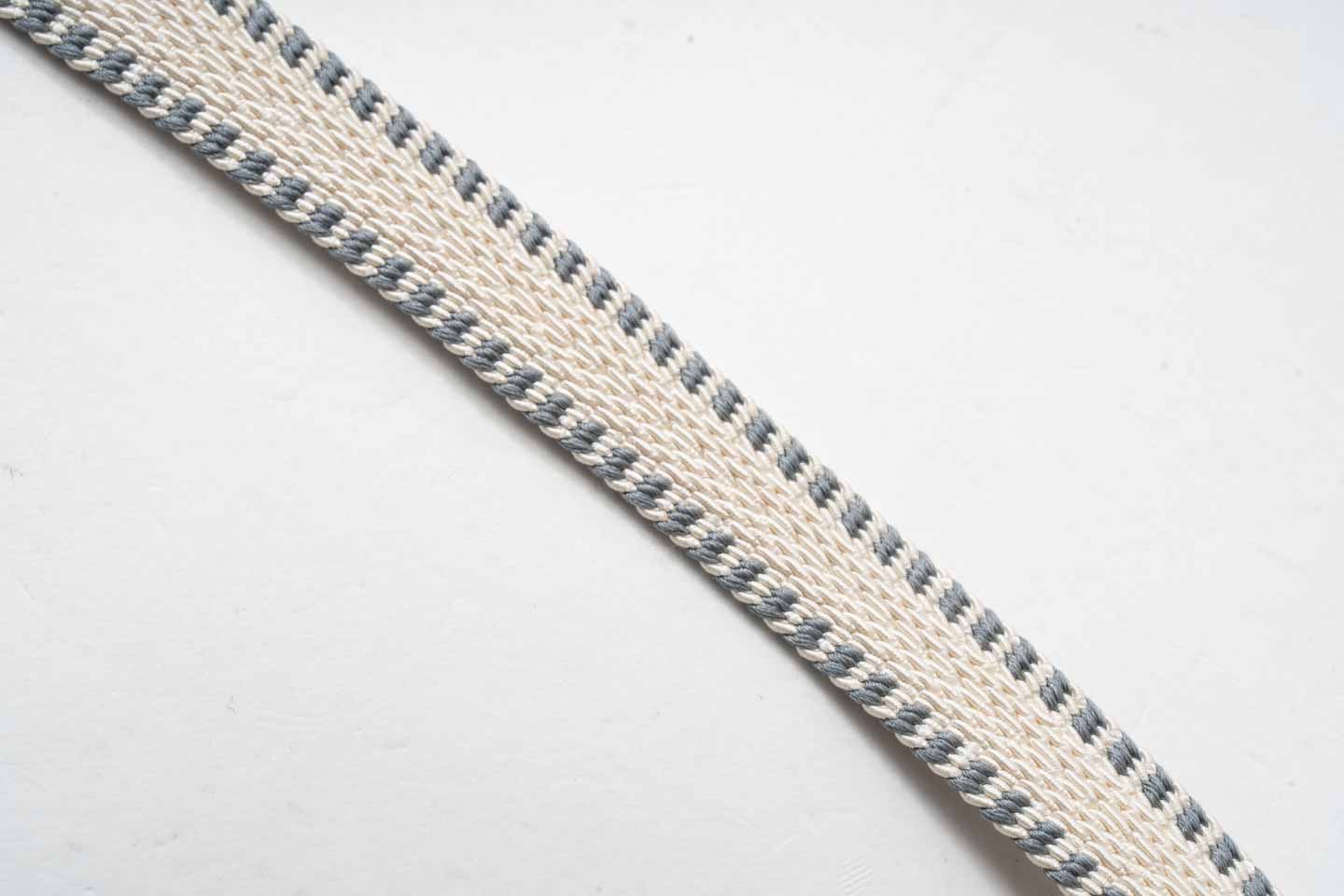 【夏三井寺組の帯締め（手組み）】白×水色