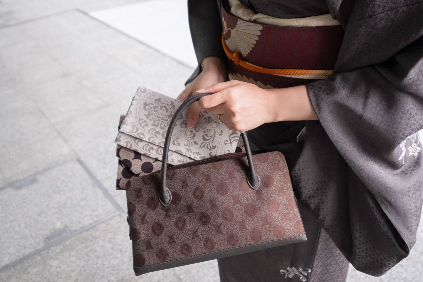 【南蛮七宝の天マチバッグ】紹巴織(黄ベージュ)全面帯地仕様