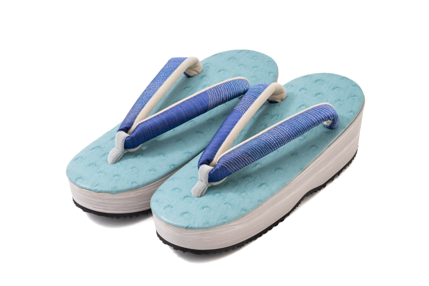 青のバウムクーヘン柄EVA草履を前方から写した全体像