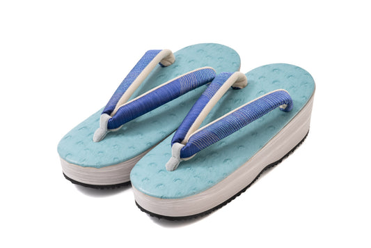 青のバウムクーヘン柄EVA草履を前方から写した全体像