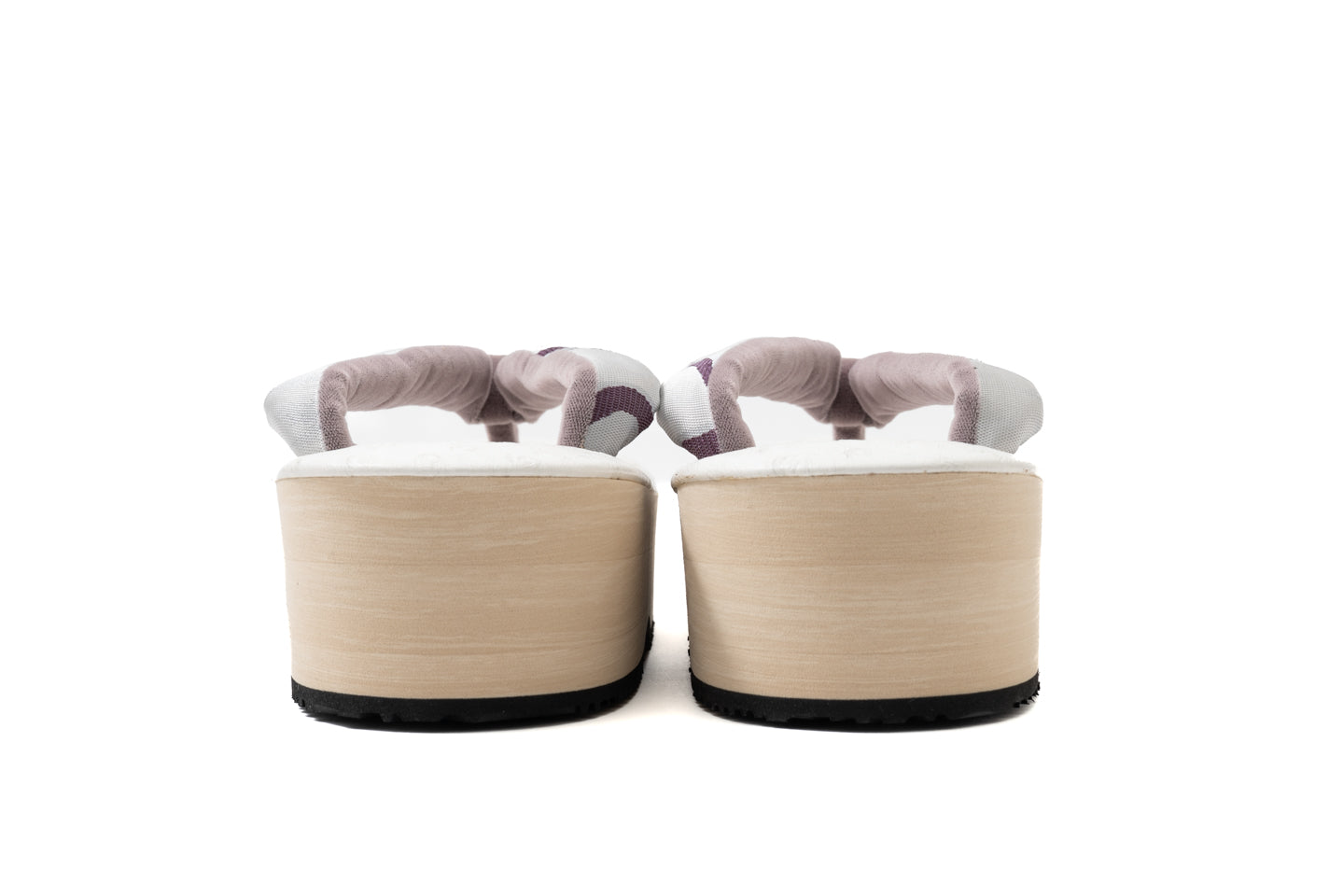 かかと周りを後方から示したバックビュー