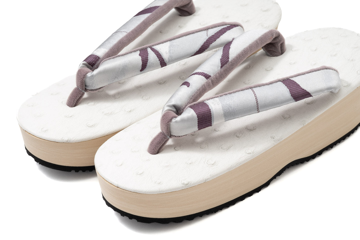 花緒をつま先側から撮影した写真