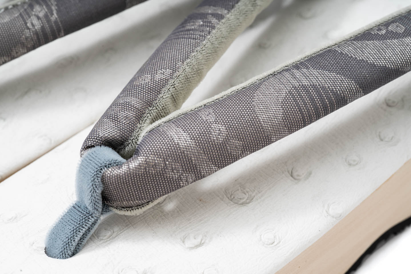 花緒の織り柄を近接で写したディテール