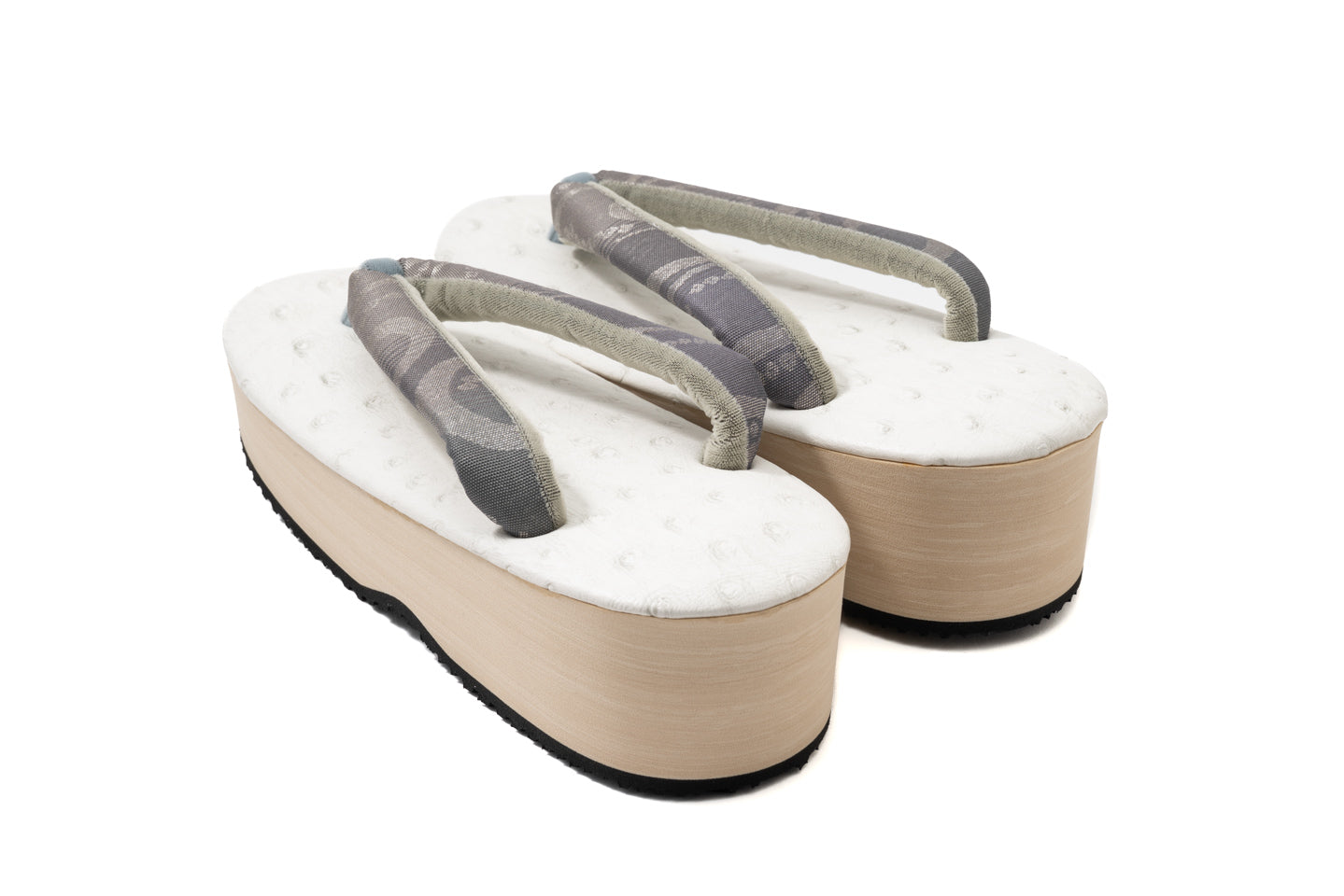 後方上部から撮影した写真 草履台踵部分の高さがわかる