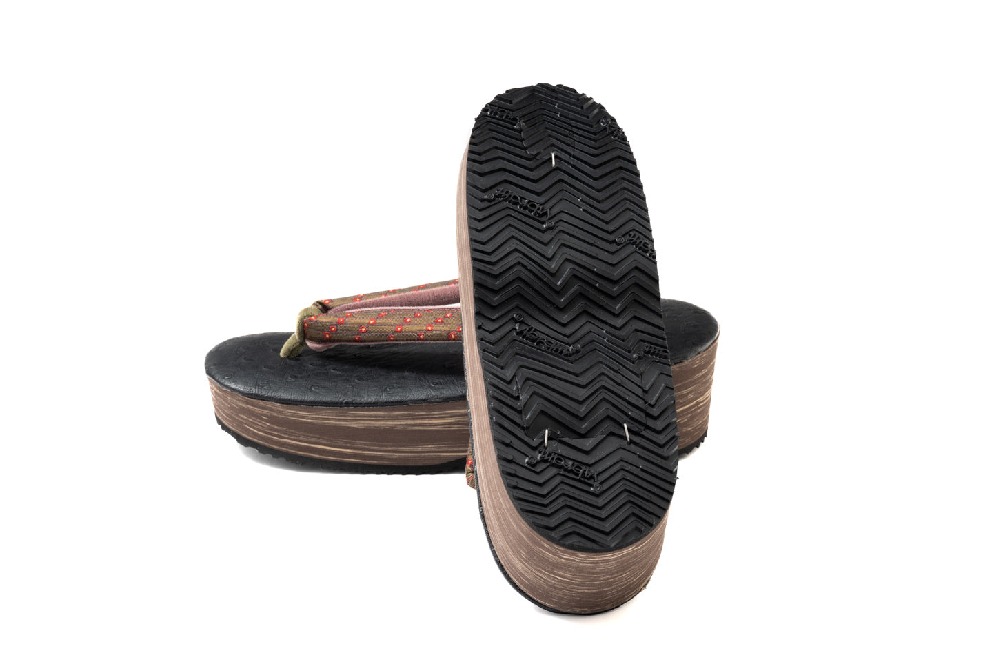 和更紗柄の草履の底面 Vibramソールが使われていることがよくわかる