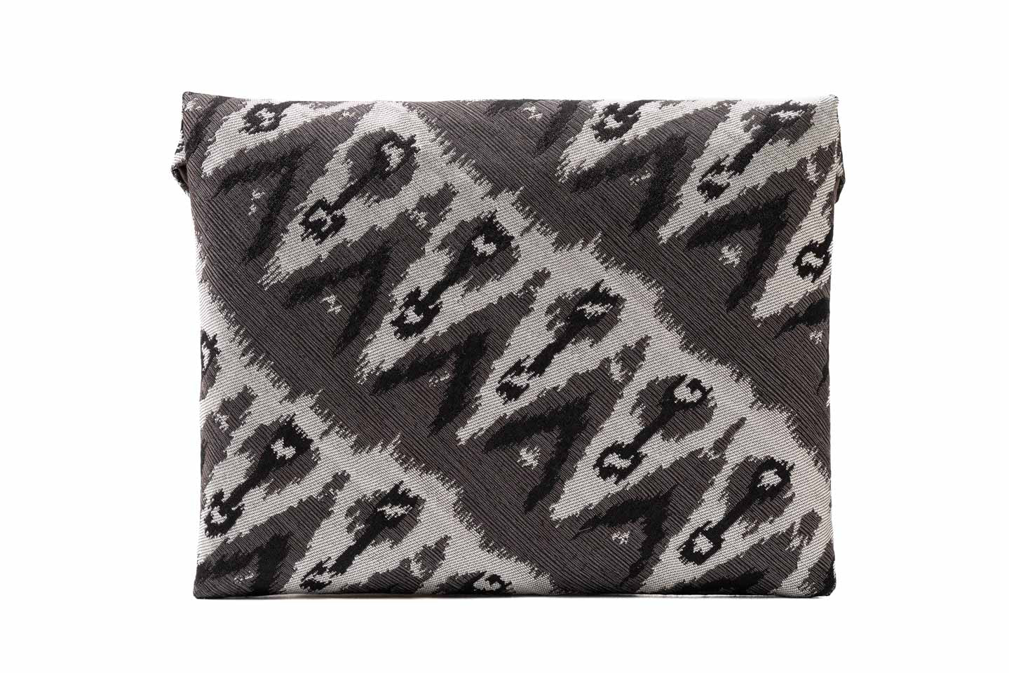 【異文織の数寄屋袋】iKat(白×黒)